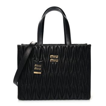 miu miu matelasse tote fashionphi e